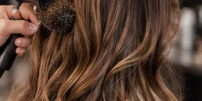 Styling capelli in salone